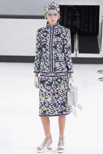 Look 11